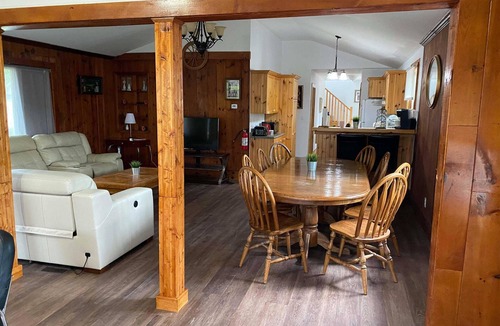 Crystal Beach House | Cottage Beside Crystal Beach - 3BR & BBQ!