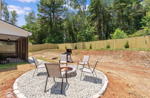 Westminster Ski Chalet | Cottage by Lake Hartwell Cocoa y Canoes