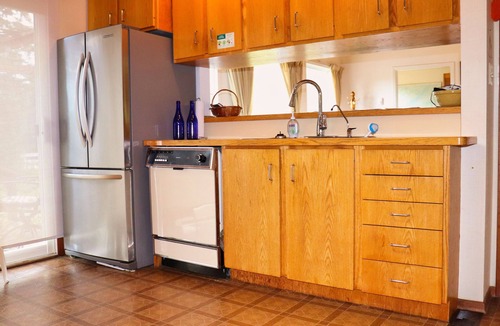 Bailieboro House | Cottage on the Pond Modern furnished 4 bedroom house on a private pond