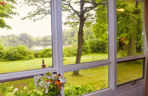Bailieboro House | Cottage on the Pond Modern furnished 4 bedroom house on a private pond