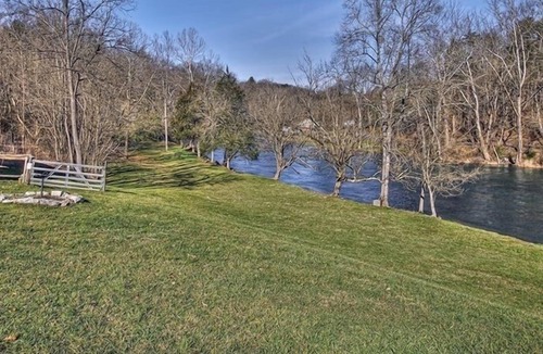 Bristol Cabin | Cottage on the South Holston River-900 Ft of Private River Frontage
