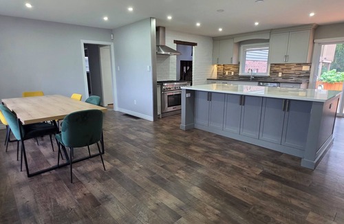 London House | Cottage Style living within city limit!