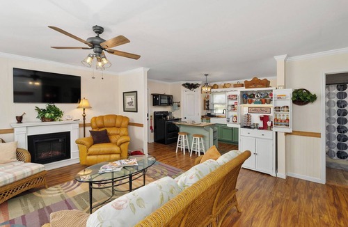 Tri-Cities House | Country Chic Family Retreat Near Boone Lake