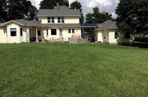 Tazewell House | Countryside Vacation Rental near the Appalachian Trail in Burke’s Garden, Virginia