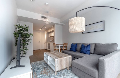 Downtown Montreal Condo | Cozy 1 Bed Apartment in AAA Location Downtown Montreal