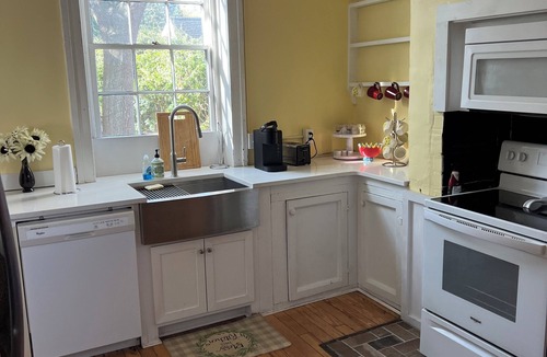Camden Apartment | Cozy 1-bedroom apartment at Greenleaf Villa. Downtown Camden, SC.