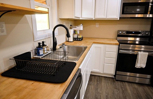 Lydia Cottage | Cozy 1-bedroom cottage in pleasant Timmonsville near I-20