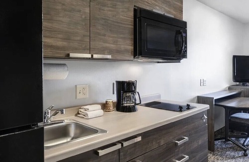 Huntersville Hotel | Cozy 1-bedroom hotel in delightful Huntersville up to 2 people