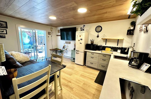 Campbell River House | Cozy 1-bedroom suite in charming Campbell River with private entrance & AC