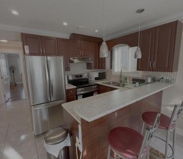 Hastings Apartment | Cozy 2 Bdrm Basement suite in the Heart of Renfrew Heights
