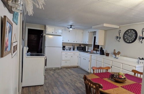 Chestnut Mound House | Cozy 2-bedroom house in peaceful Bloomington Springs with AC