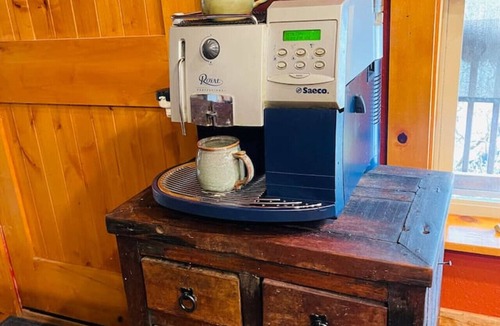 Newport Cabin | Cozy 2-bedroom cabin with hottub in welcoming Newport with AC, WiFi