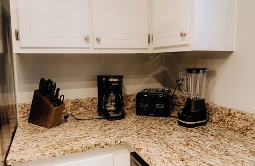 Charlotte Condo | Cozy 2-bedroom condo in heart of Charlotte with AC, WiFi