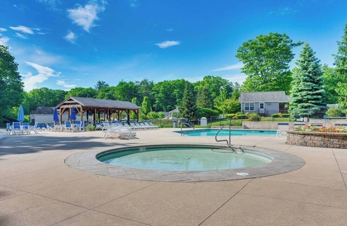 Summer Village Cottage | Cozy 2-bedroom cottage in adorable Wells with AC