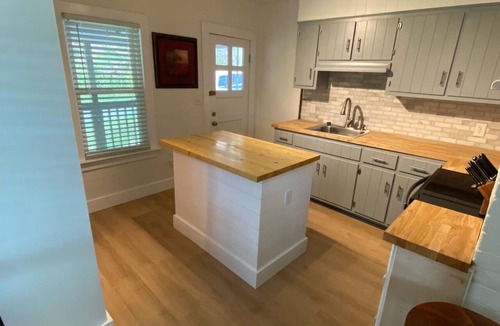 Galax House | Cozy 2-bedroom house near Galax New River Trailhead, overlooking Chestnut Creek