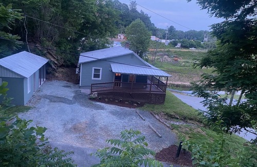 Galax House | Cozy 2-bedroom house near Galax New River Trailhead, overlooking Chestnut Creek