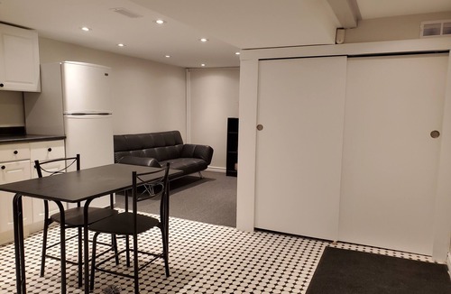 Trinity - Bellwoods Apartment | Cozy 2 BR In the Heart of Little Italy