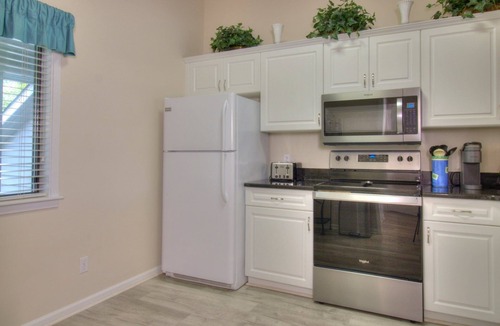 Arcadian Shores Condo | Cozy 2BR Condo w/Screened Porch & Pool | Kingston Plantation Retreat
