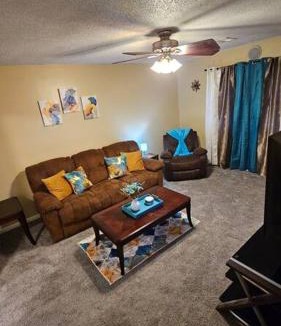 Greenville Apartment | Cozy 2BR sleeps 6 near ECU Stadium and Hospital