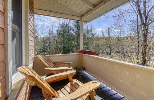 Lac Superieur Village Ski Chalet | Cozy 3 bd, 8 min North Side Tremblant ski lifts