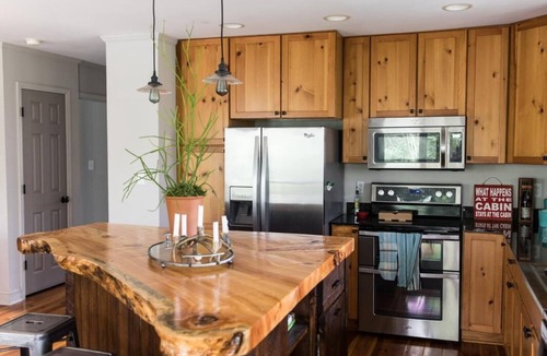 Boone House | Cozy 3 bedroom house with hot tub in Blowing Rock walking distance to ski slope