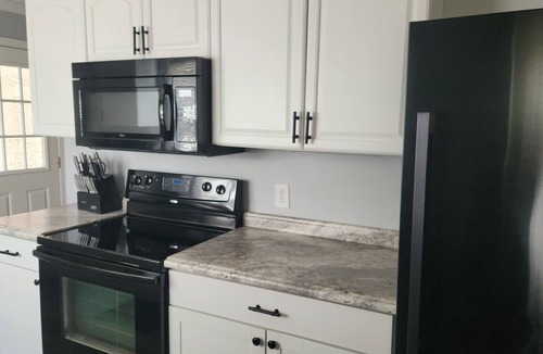 Pine Crest House | Cozy 3-bedroom house in beautiful Johnson City near downtown and ETSU