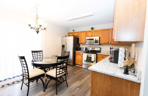 Sugar Creek House | Cozy 3-bedroom house in charming Charlotte with backyard. 10 mins from uptown