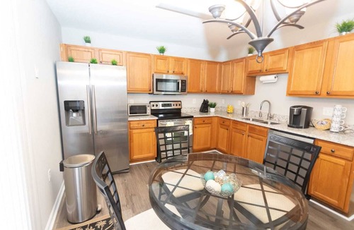 Sugar Creek House | Cozy 3-bedroom house in charming Charlotte with backyard. 10 mins from uptown