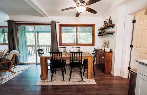 Mill Ridge Cabin | Cozy 3-bedroom treehouse in Banner Elk minutes from hiking, skiing & more!