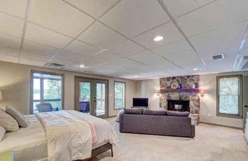 Dawsonville Ski Chalet | Cozy 3BR Cabin with Lake View in Dawsonville