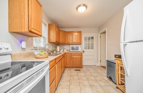 Terry Sanford House | Cozy 3BR Home w/Porch Near Downtown Fayetteville