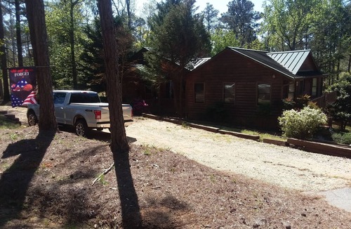 Modoc Shores Cabin | Cozy 4-bedroom cabin with AC, fitness room, WiFi in fantastic Modoc