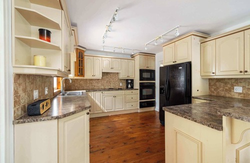 Central Frontenac Cottage | Cozy 4 Bedroom Lake House! Perfect for Family retreats and gatherings!