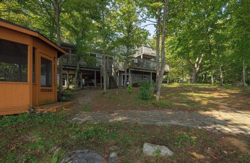 Central Frontenac Cottage | Cozy 4 Bedroom Lake House! Perfect for Family retreats and gatherings!