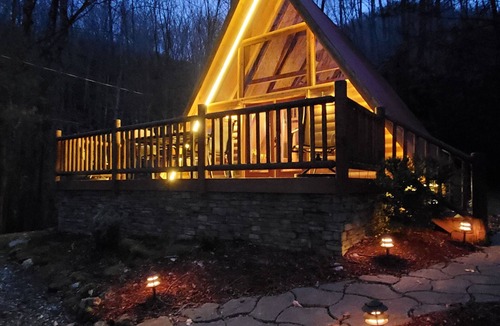 Sylva Cabin | Cozy A-frame cabin in the woods! - Hot tub, wifi, firepit, creek, hiking trail!