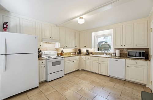 Charlotte House | Cozy Abode in East CLT! Central Location!