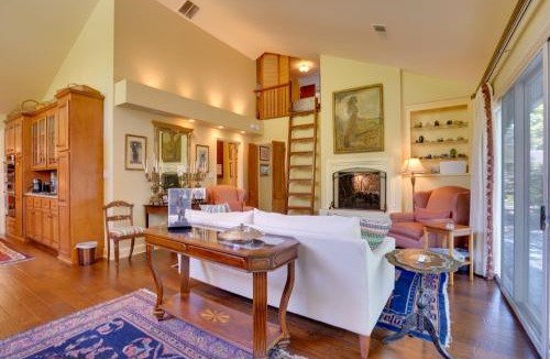 Summerville Historic District House | Cozy Abode w/Yard ~ 1 Mi to Dtwn Summerville