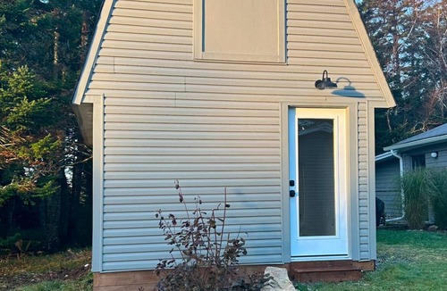 Clifton Royal House | Cozy and artistic barn studio near the oceanside village of St. Martins