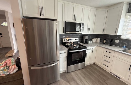 Sylvan Lake House | Cozy and Modern Lake House Gem-Steps from Beach🏖️Fire Pit🔥2 Verandas-Private yard