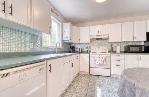 Lower Sackville House | Cozy and private 3 Bedroom, 1.5 Bath Home on Quiet, Private Cul-de-Sac