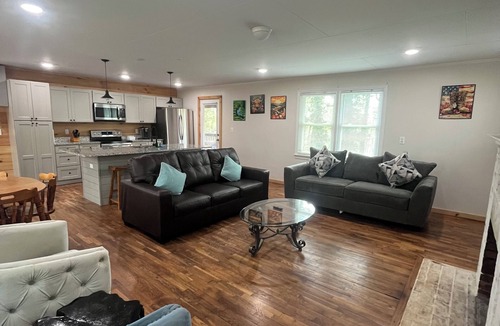 Easley House | Cozy and Quaint Pinewood Cottage at Saluda River Farms