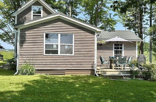 Kingsport Cottage | Cozy and quiet retreat in the Annapolis Valley - direct access to beach & water