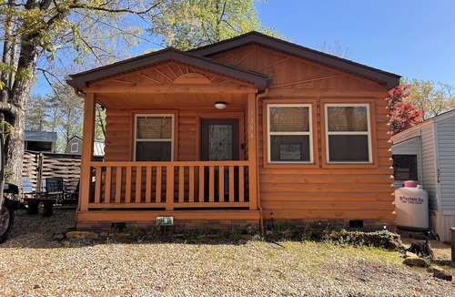 Cleveland Cabin | Cozy cabin and TUBING! Swim, Horses, hiking, lake-3 mi from Helen! Relax!