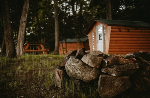 Killaloe Cabin | Cozy Cabin for Ontario Glamping Getaway on Golden Lake