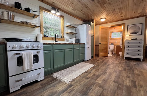 Rosman Cabin | Cozy Cabin on Farm, Waterfalls, Near Parkway, Brevard, Pisgah, DuPont & Lakes