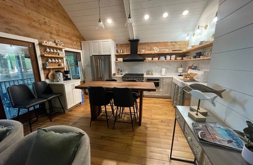 Livingston Cabin | Cozy Cabin on the Cove with Titan Swim Spa/Hot Tub