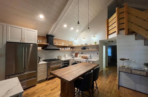 Livingston Cabin | Cozy Cabin on the Cove with Titan Swim Spa/Hot Tub