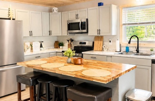 Wytheville Cabin | Cozy Cabin Retreat - Relax & Unwind in Wytheville