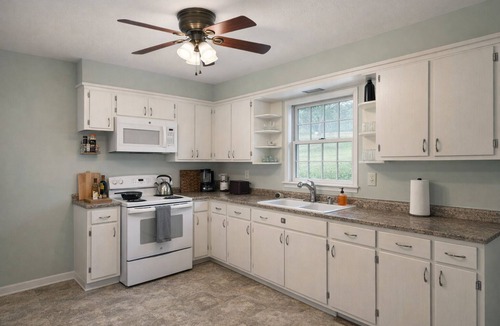 Vilas Cabin | Cozy Cabin w/Patio, Backyard BBQ, Views, Pets