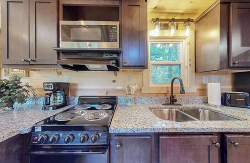 Mars Hill House | Cozy cabin with amazing views, private hot tub, & covered porch. Nearby skiing.